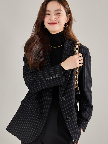 Costume noir en laine pour femme