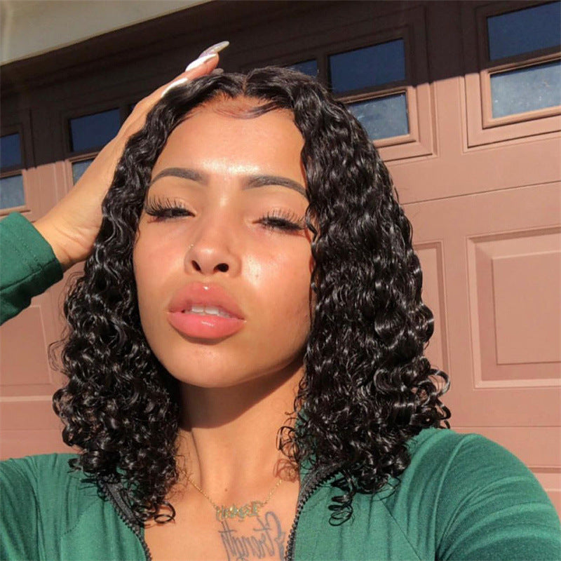 Perruque Noire Courte et Bouffante