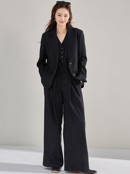 Costume noir en laine pour femme