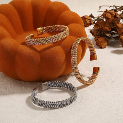 Bracelet circulaire en acier au titane souple pour femme élégante et rafiné