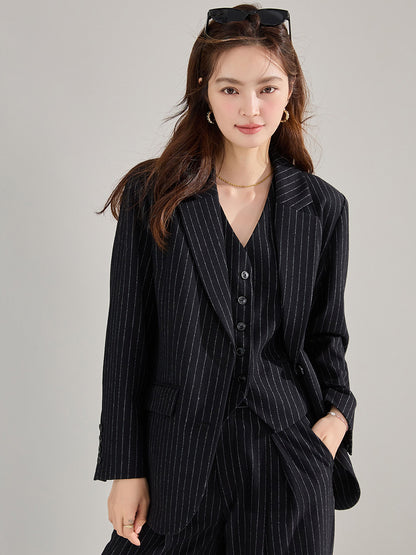 Costume noir en laine pour femme