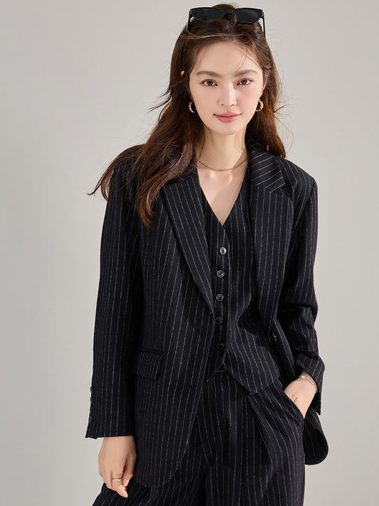 Costume noir en laine pour femme