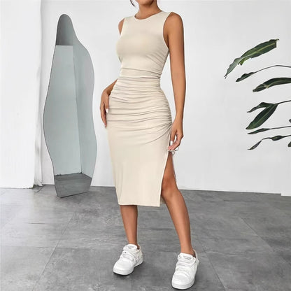 Robe longue sans manches à fente haute et plissée