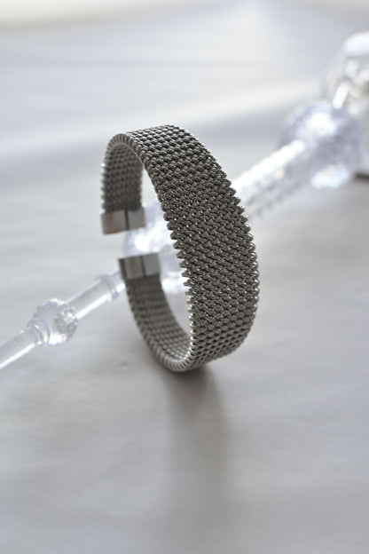 Bracelet circulaire en acier au titane souple pour femme élégante et rafiné