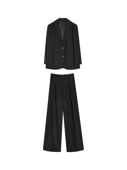 Costume noir en laine pour femme